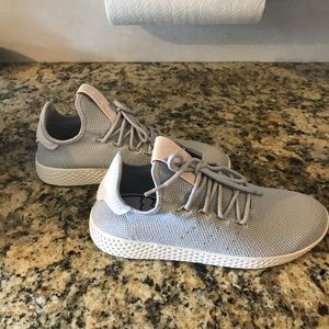HU Gray Tennis Shoes Women’s 7.5 NWT